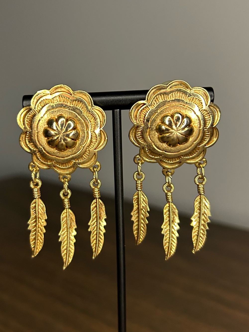 Vintage JJ 1988 Gold Tone Concho Triple Feather Dangle Post Earrings